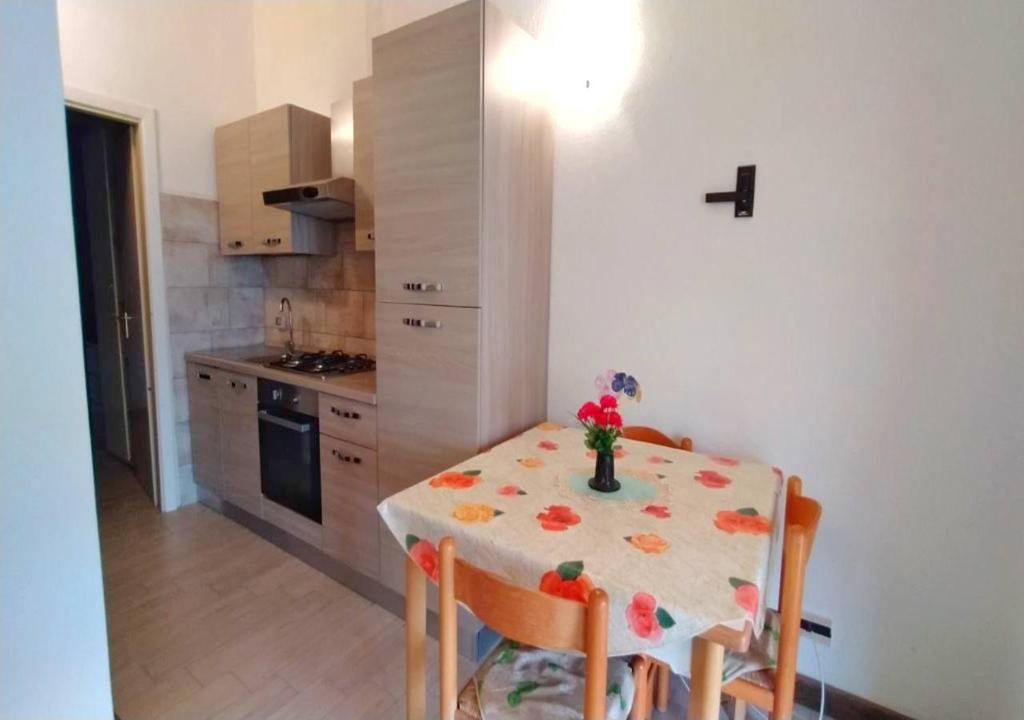 A kitchen or kitchenette at Paradise Flat - View, Garden & Parking (200Mt Sea)