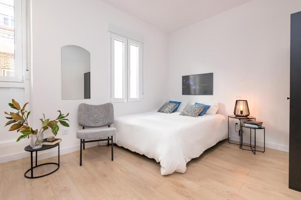 A bed or beds in a room at BHost - Ferraz 74
