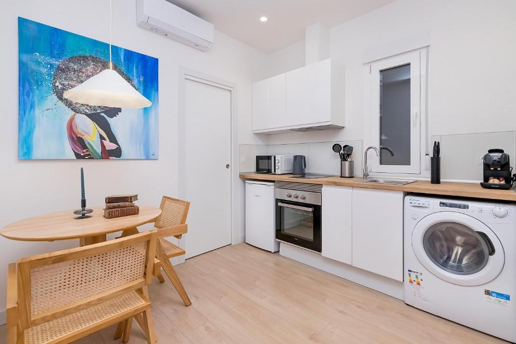 A kitchen or kitchenette at BHost - Ferraz 74
