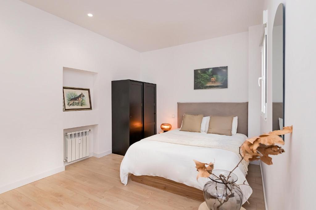 A bed or beds in a room at BHost - Ferraz 74