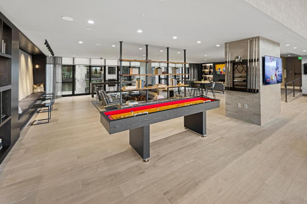 Biliár nebo kulečník v ubytování Global Luxury Suites at Capitol Hill