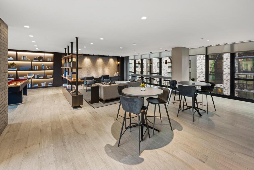 Restaurace v ubytování Global Luxury Suites at Capitol Hill