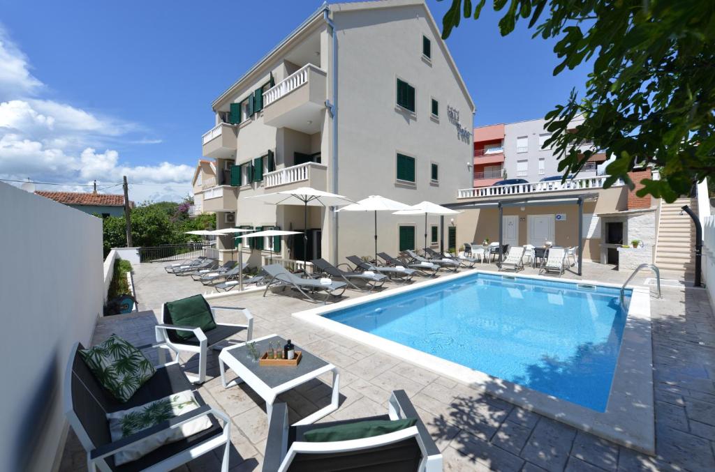 Villa Tećo - Moderne Apartments mit Pool und Meerblick