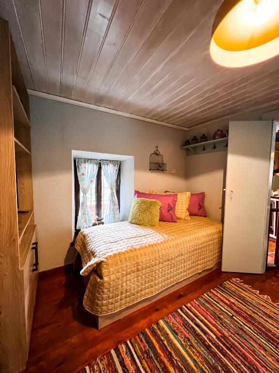 Posteľ alebo postele v izbe v ubytovaní Dandy Villas-Vintage Cottage House-Pelion-Argalasti-Kallithea