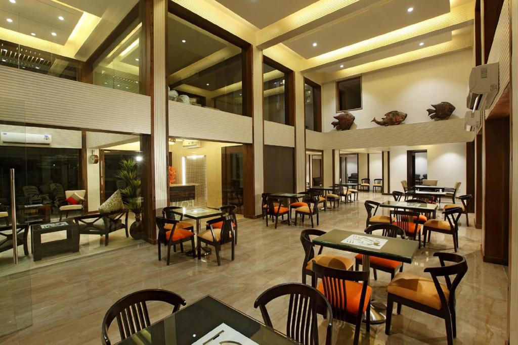 Restaurace v ubytování Turtle Beach Resort - Morjim