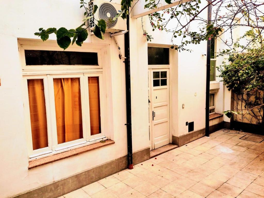 Casa con 2 puertas y patio en Departamento proximo al microcentro en Buenos Aires