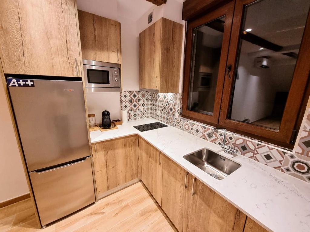 A kitchen or kitchenette at SUITES BERRUETA , Plaza Mayor by Albany