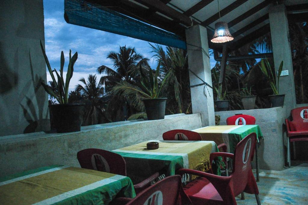Restoran või mõni muu söögikoht majutusasutuses Gem Light Guest House