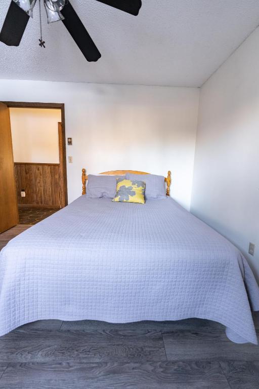 Postel nebo postele na pokoji v ubytování Cuyuna Lakes Stay