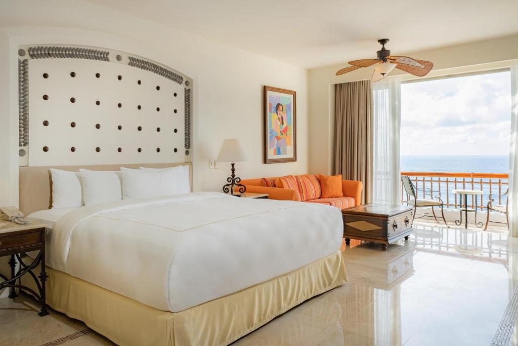 Postel nebo postele na pokoji v ubytování Marquis Los Cabos, an All - Inclusive, Adults - Only & No Timeshare Resort