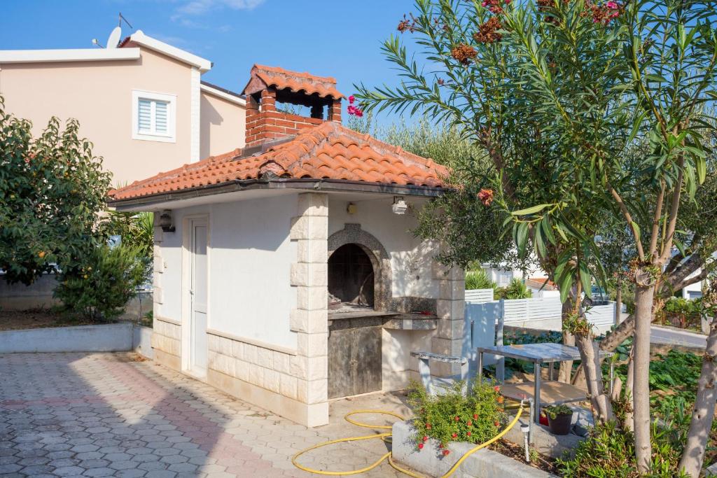 Vonkajšia záhrada v ubytovaní Studio Slatine 13298a