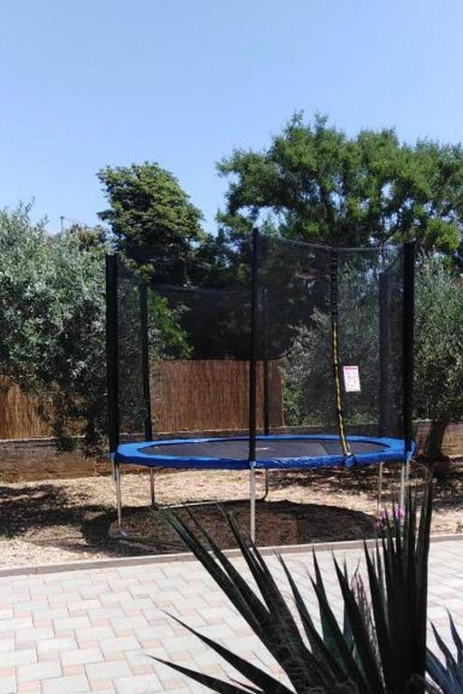 Tenis alebo squash v ubytovaní Apartments with a parking space Kastel Gomilica, Kastela - 20245 alebo jeho okolí