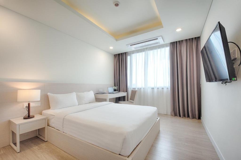 TV a/nebo společenská místnost v ubytování GRANFERTE Phnom Penh Hotel