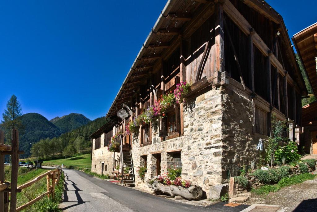 Nespecifikovaný výhled na hory nebo výhled na hory při pohledu z hotelu