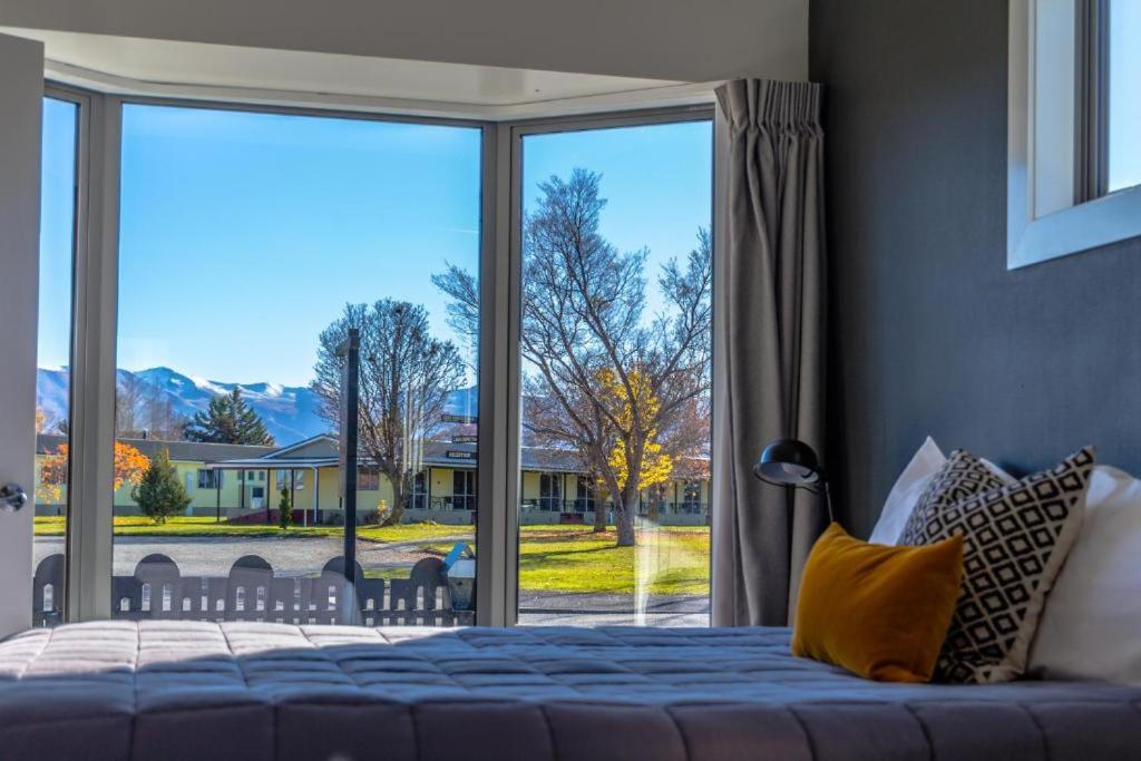 Postel nebo postele na pokoji v ubytování Colonial Motel