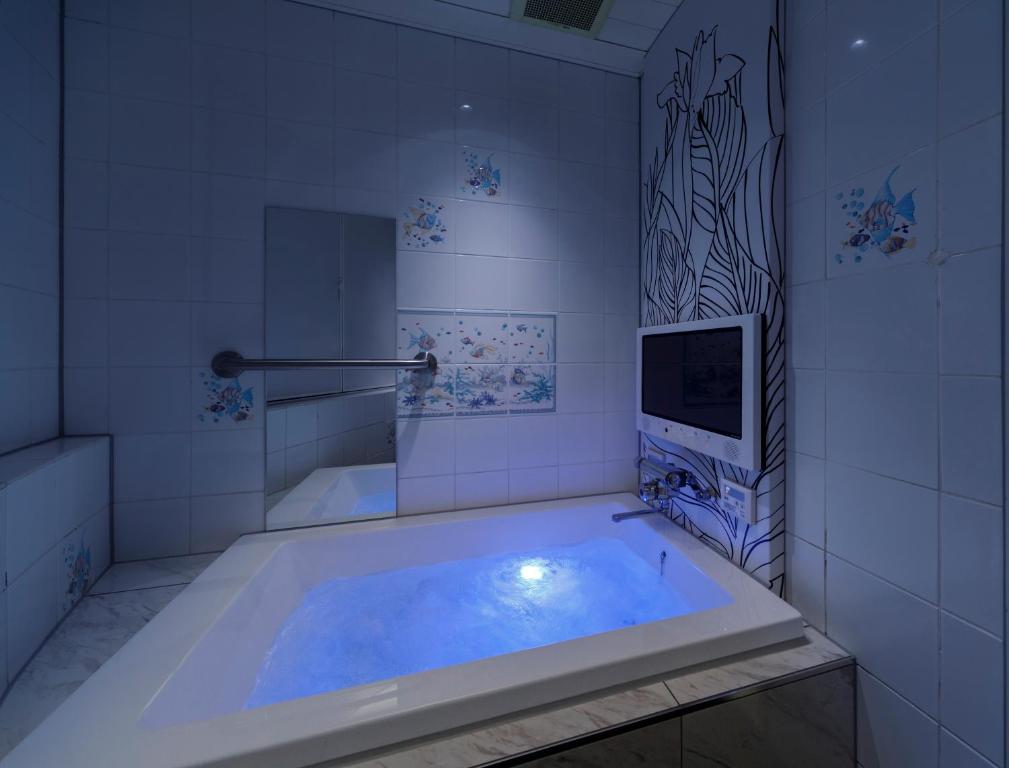 TV a/nebo společenská místnost v ubytování Hotel Cocoon -Urban Luxury-
