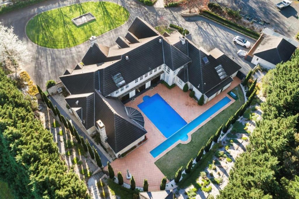 Bazén v ubytování Montfort Manor nebo v jeho okolí