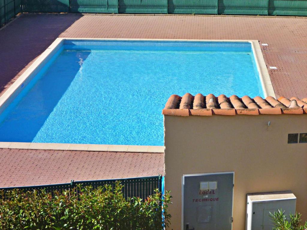 マルセイヤンにあるAppartement Marseillan-Plage, 2 pièces, 4 personnes - FR-1-387-67の大型スイミングプール