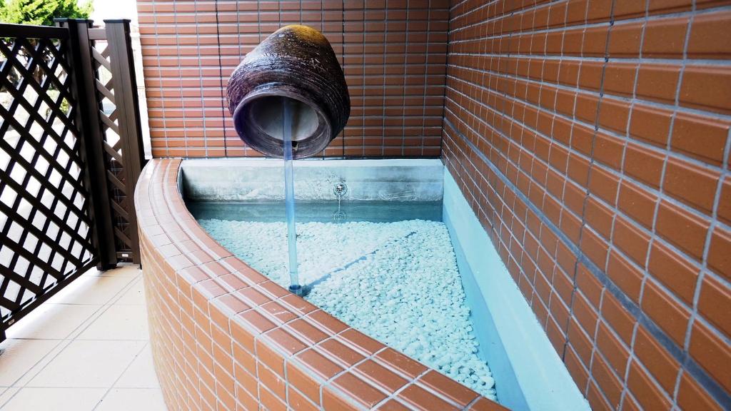 Bazén v ubytování Toyoko Inn Iseshi Eki nebo v jeho okolí