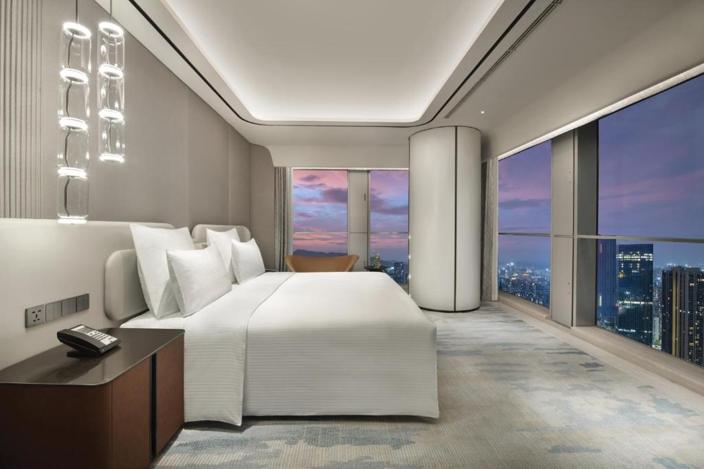 Postel nebo postele na pokoji v ubytování Pullman Shenzhen North