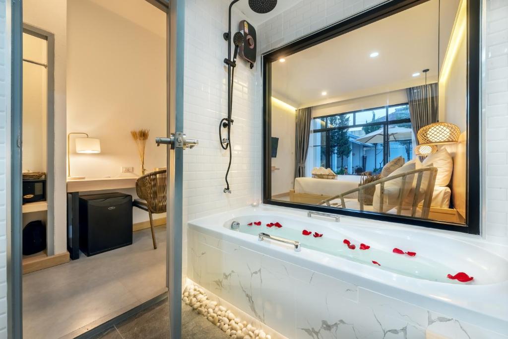 Postel nebo postele na pokoji v ubytování Ai Pai Hotel
