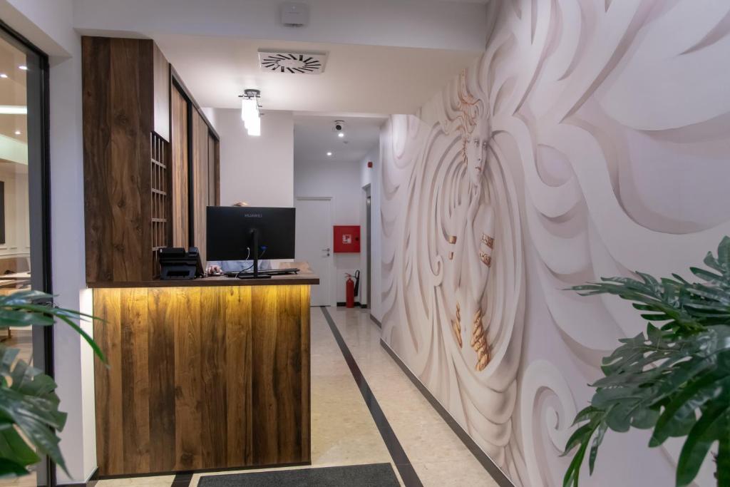 TV i/ili multimedijalni sistem u objektu Apart Hotel Maksimum