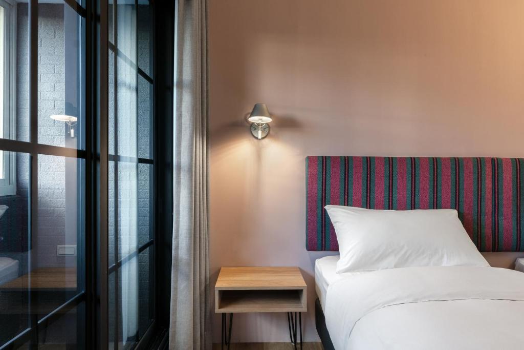 A bed or beds in a room at River Inn Kenting