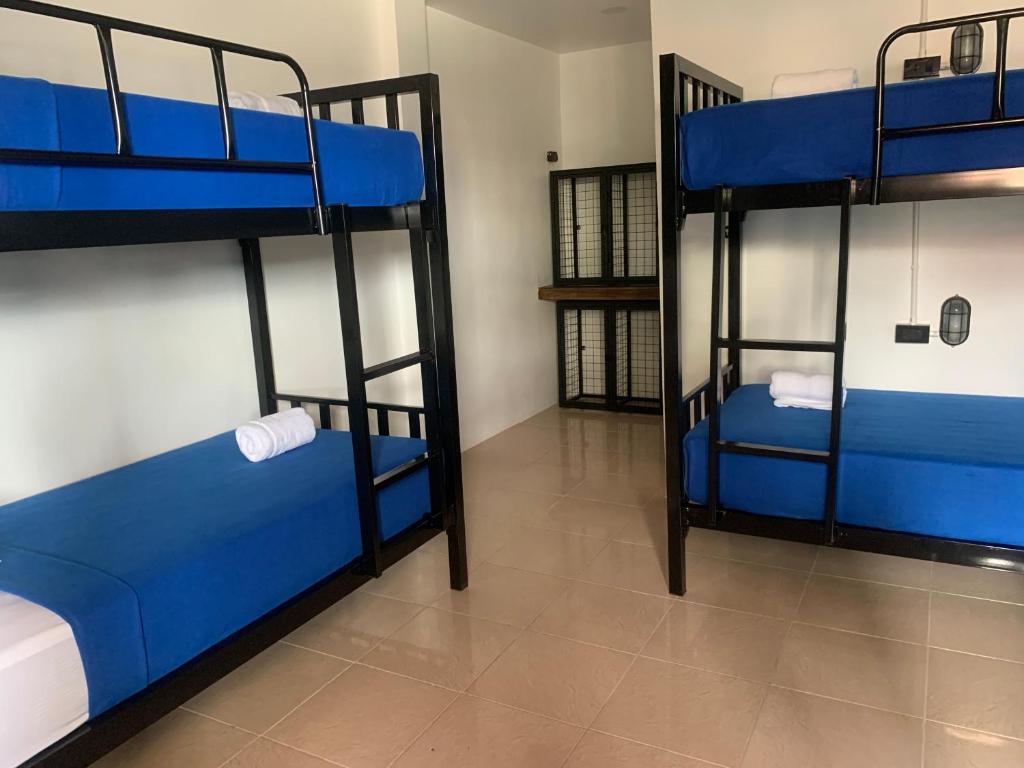 Postel nebo postele na pokoji v ubytování Revolution Koh Tao