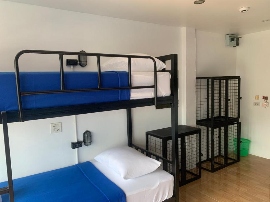 Postel nebo postele na pokoji v ubytování Revolution Koh Tao