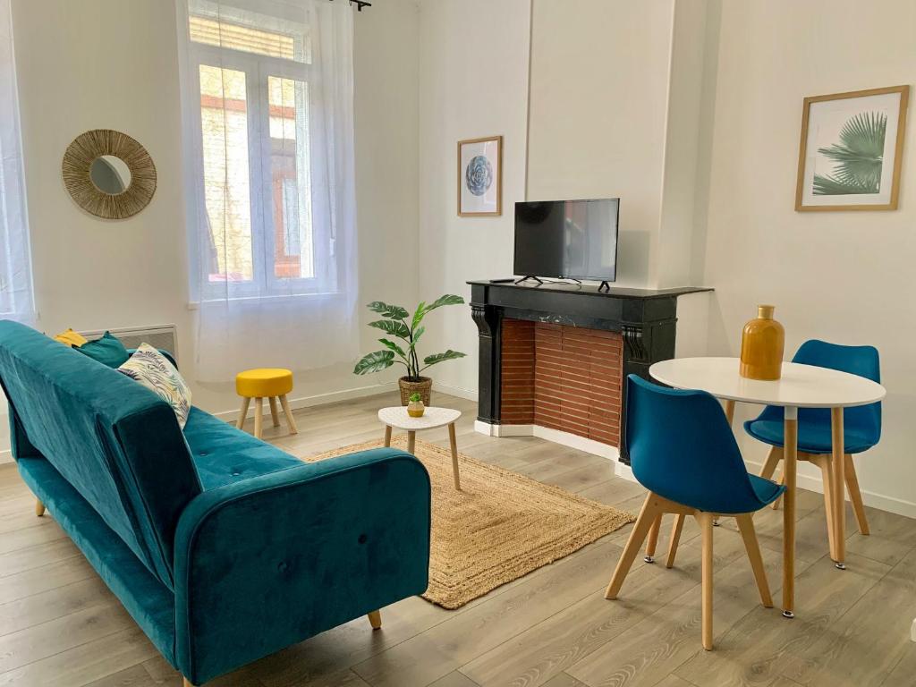 Televízia a/alebo spoločenská miestnosť v ubytovaní Florimond cosy apparts