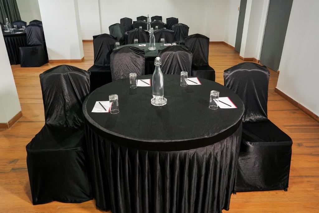 Restaurace v ubytování TGI Ameya Grand