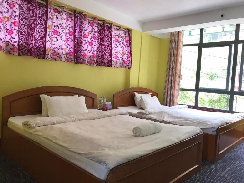 Postel nebo postele na pokoji v ubytování Hotel New Dragon