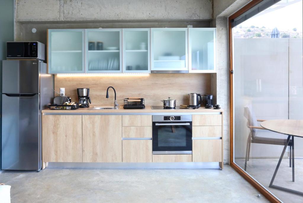 Kuchyň nebo kuchyňský kout v ubytování Marnos Luxury Villas