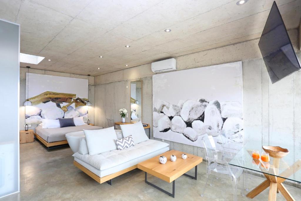 Postel nebo postele na pokoji v ubytování Marnos Luxury Villas