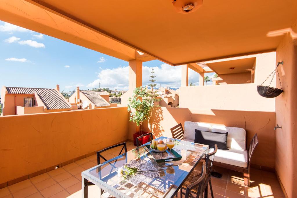 Balkón alebo terasa v ubytovaní RentAndHomes Marbella Golf Elviria