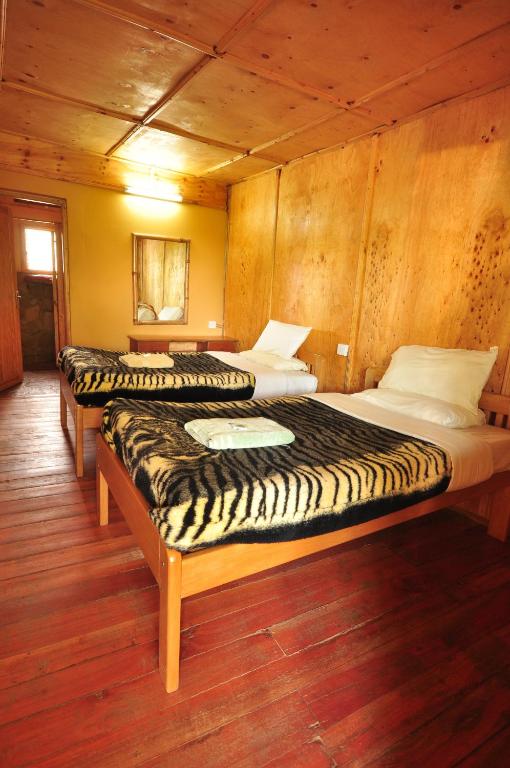 Postel nebo postele na pokoji v ubytování Naiberi River Campsite & Resort