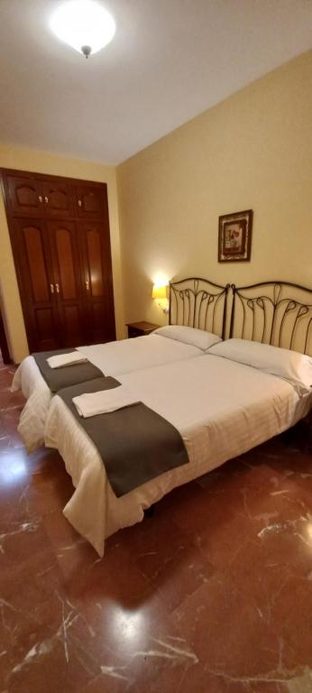 Łóżko lub łóżka w pokoju w obiekcie Apartamento Cordobán Centro