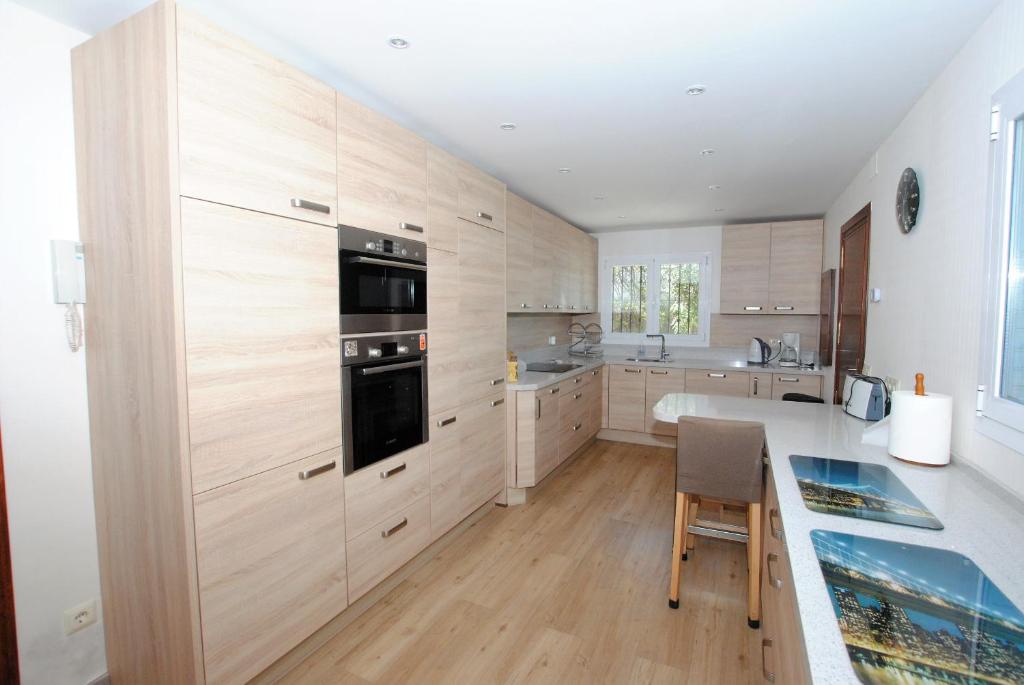 Kuchyňa alebo kuchynka v ubytovaní Villa Margarita#private pool#spacious - Mijas costa close to amenities