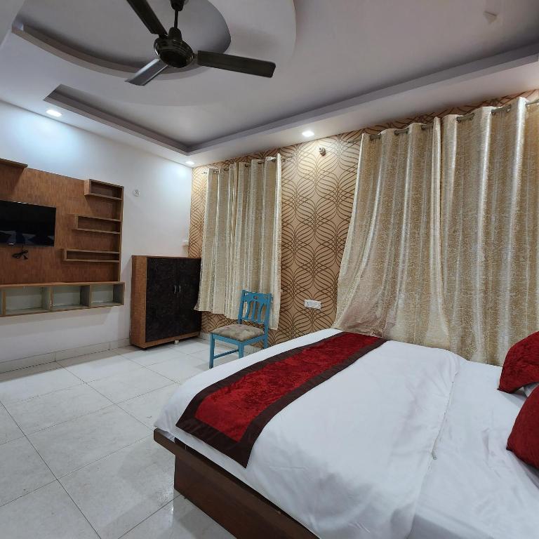 Postel nebo postele na pokoji v ubytování HOTEL ROYAL AFGHAN