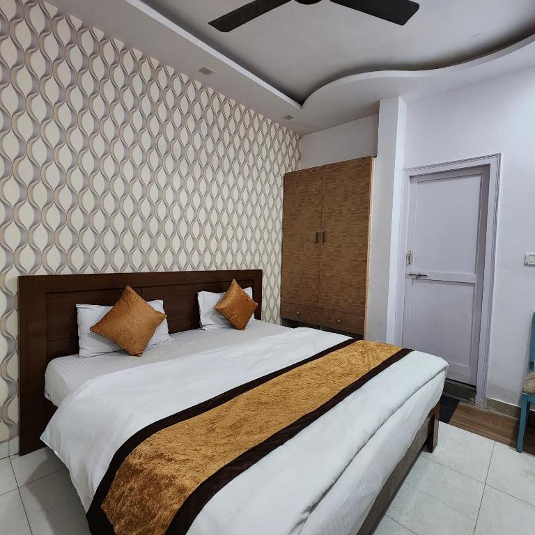 Postel nebo postele na pokoji v ubytování HOTEL ROYAL AFGHAN