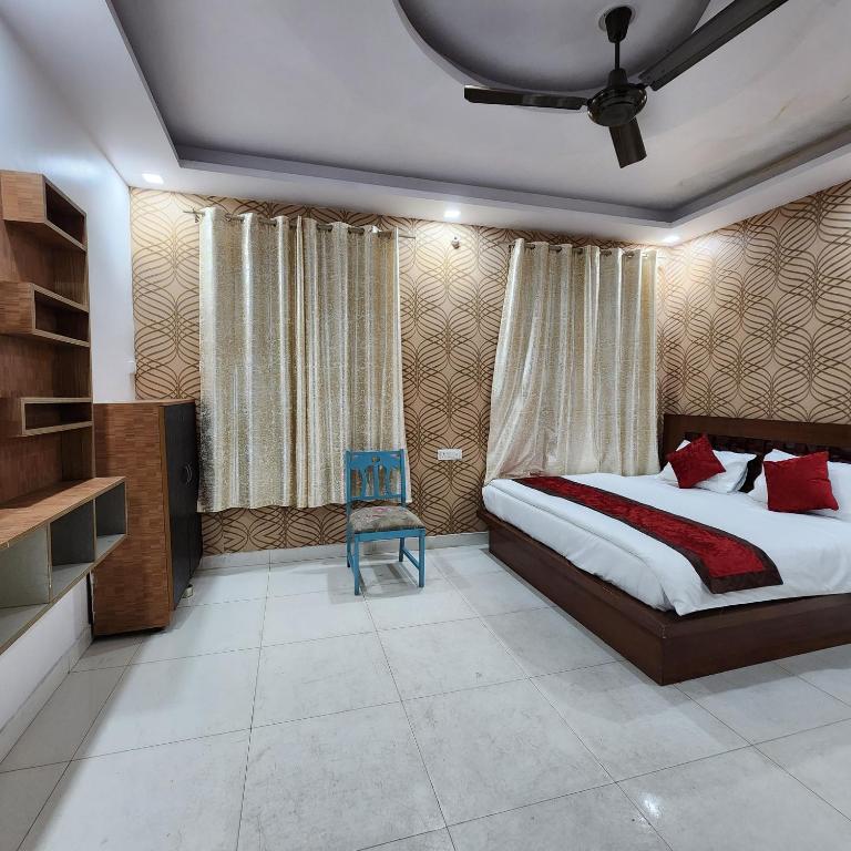 Postel nebo postele na pokoji v ubytování HOTEL ROYAL AFGHAN