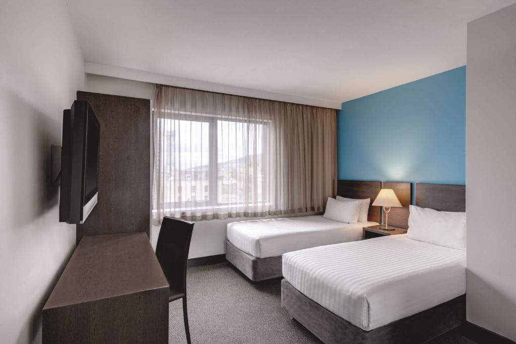 Postel nebo postele na pokoji v ubytování Travelodge Hotel Hobart