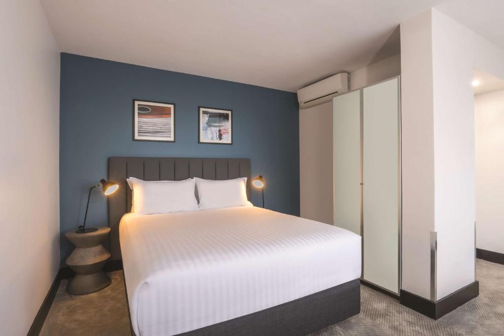 Postel nebo postele na pokoji v ubytování Travelodge Hotel Hobart