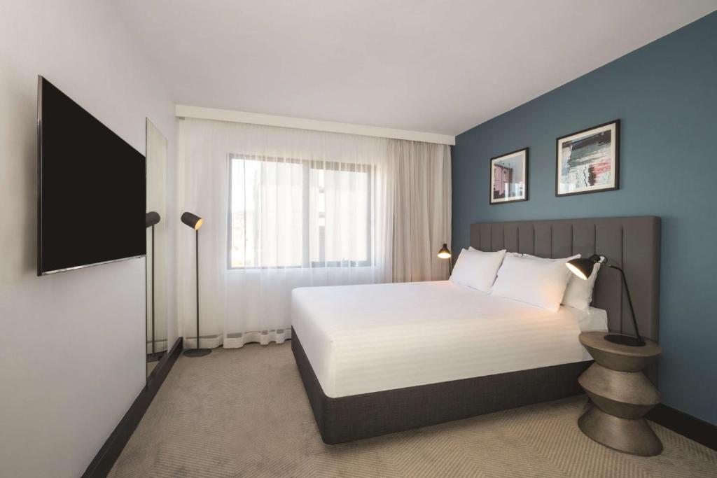 Postel nebo postele na pokoji v ubytování Travelodge Hotel Hobart