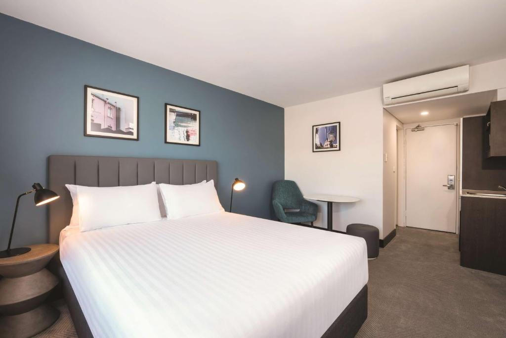 Postel nebo postele na pokoji v ubytování Travelodge Hotel Hobart