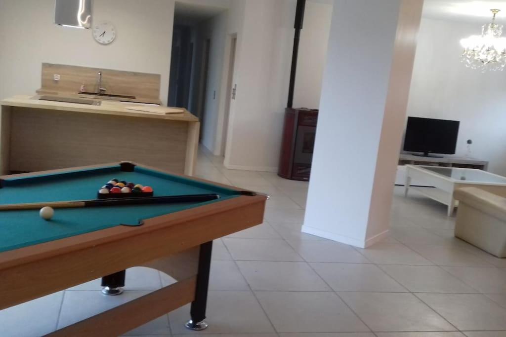 Τραπέζι μπιλιάρδου στο Villa au sein d'un élevage de Chevaux