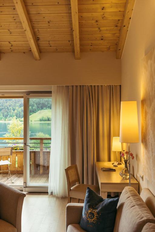 Posezení v ubytování Strandhotel am Weissensee