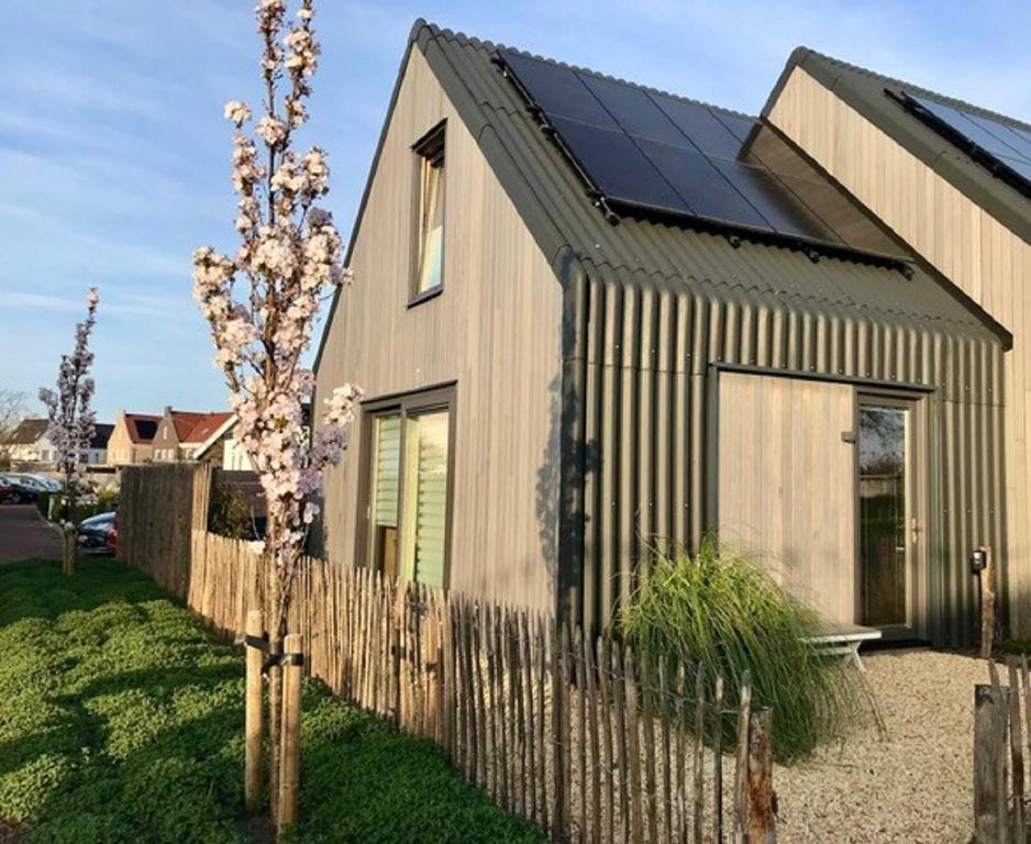 Το κτήριο όπου στεγάζεται  η παραθεριστική κατοικία