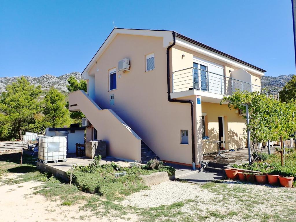 Budova, v ktorej sa apartmán nachádza