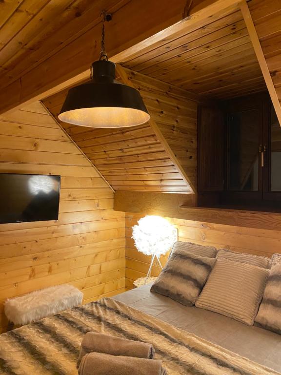 Televízia a/alebo spoločenská miestnosť v ubytovaní Preciosa cabaña con vistas a la montaña